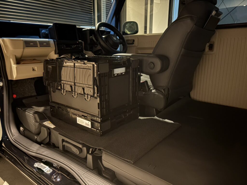 Amazonフレックス 荷室準備 N-VAN e: オリコン収納 滑り止めマット HONDA純正ラゲッジマット