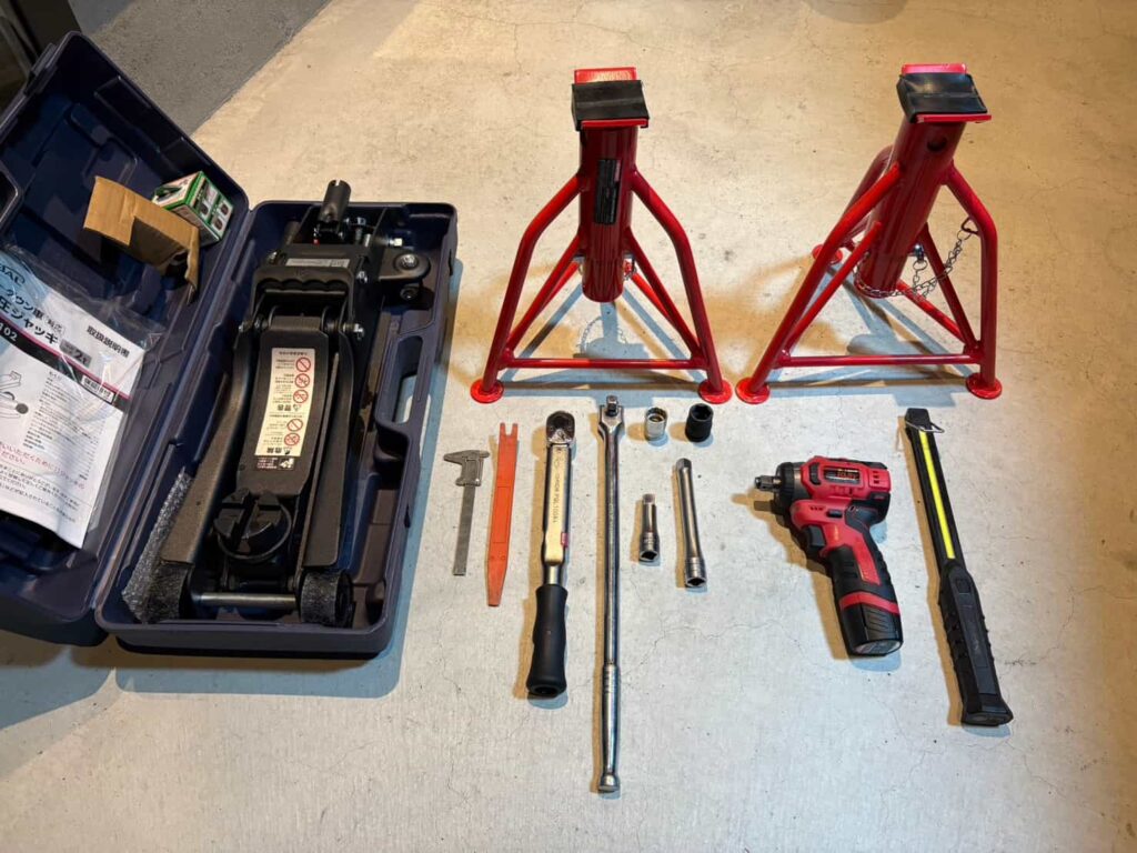 タイヤローテーションに使用する工具一式|ジャッキ・ウマ・インパクトレンチ